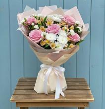 Букет цветов из:  Гвоздики, Орхидеи и Розы в Гавердовский