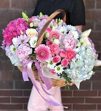 Цветочная композиция из Розы, Хризантемы, Пионы и Лизиантусы в корзине в Гавердовский