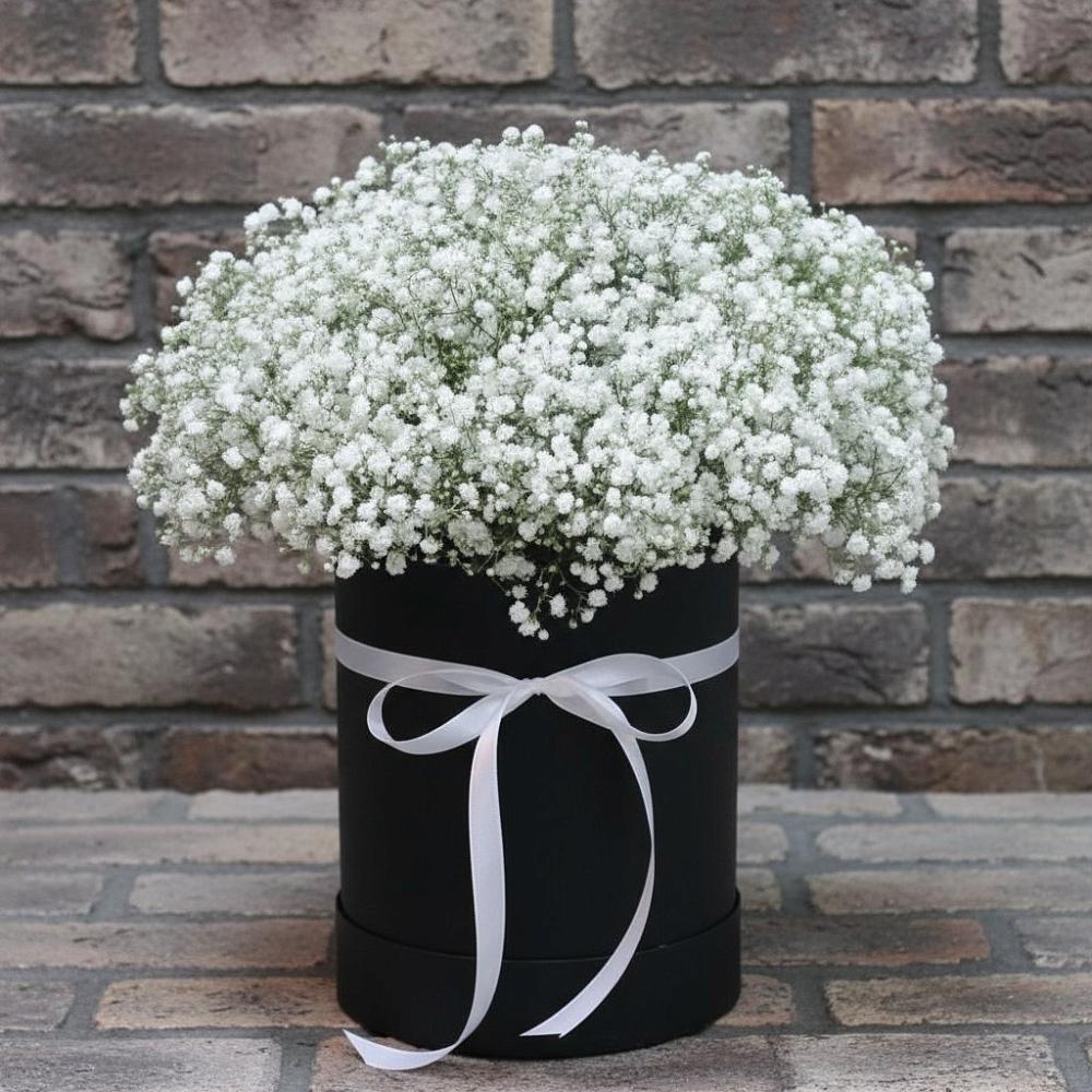 Цветочная композиция из Гипсофила в шляпной коробке в Гавердовский