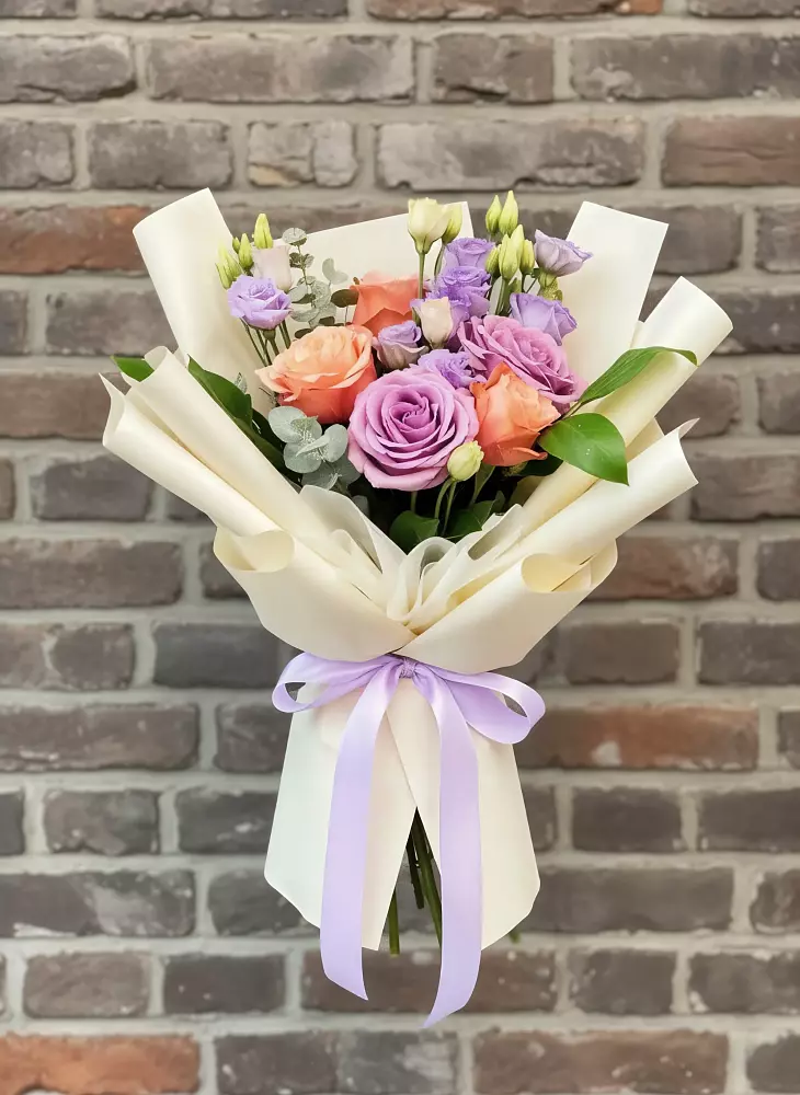 Букет цветов из: Лизиантусы и Розы в Гавердовский