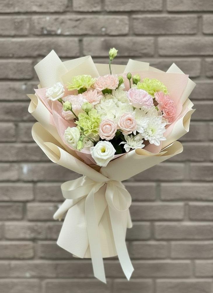 Букет цветов из: Гвоздики, Розы, Лизиантусы и Хризантемы в Гавердовский