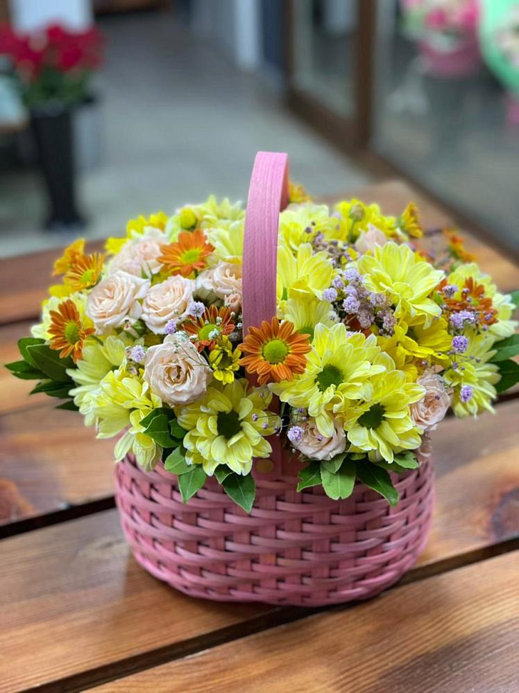 Цветочная композиция из Хризантемы и Розы в корзине в Гавердовский