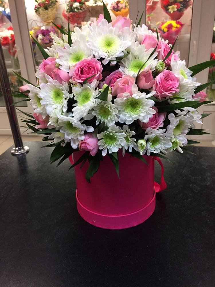 Цветочная композиция из Розы и Хризантемы в шляпной коробке в Гавердовский