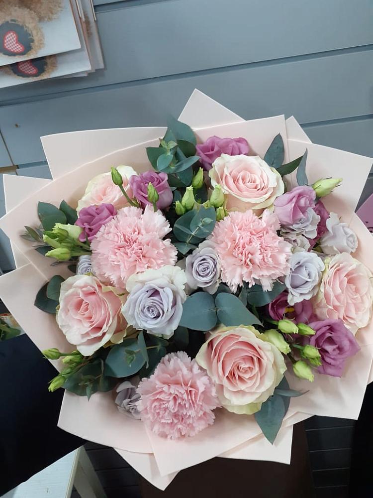 Букет цветов из: Розы, Гвоздики и Лизиантусы в Гавердовский