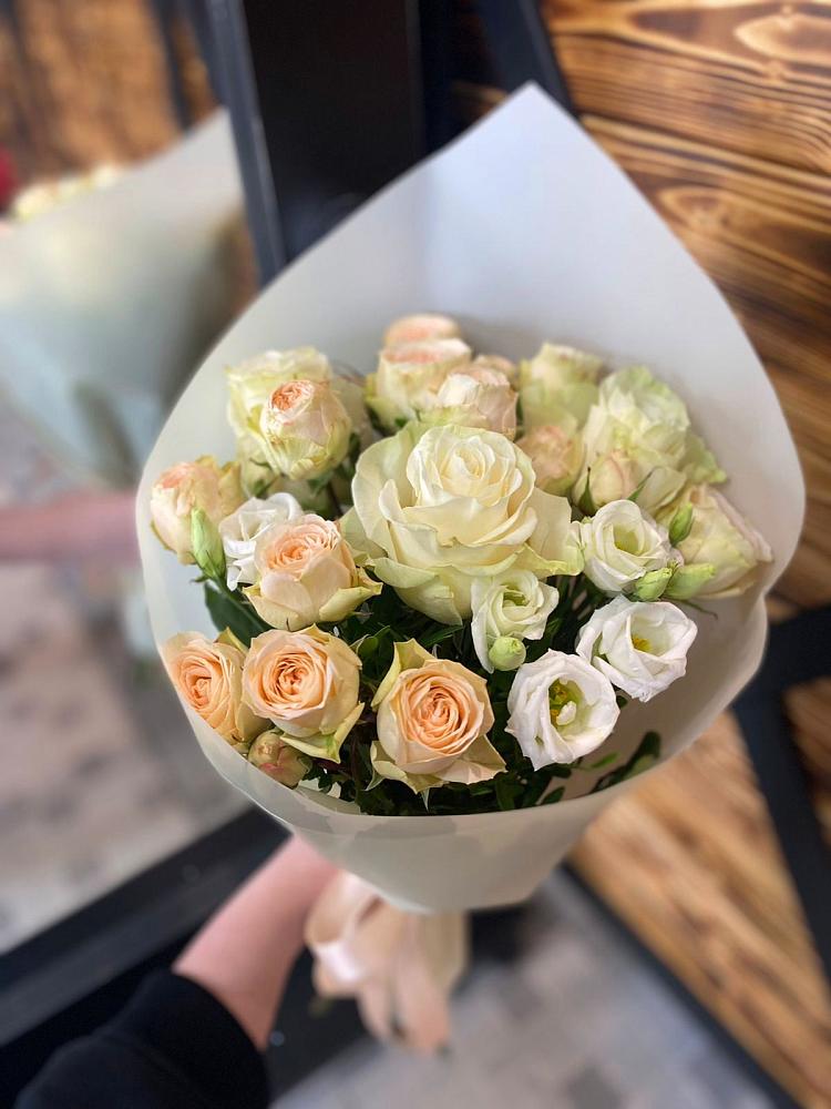 Букет цветов из: Розы и Лизиантусы в Гавердовский